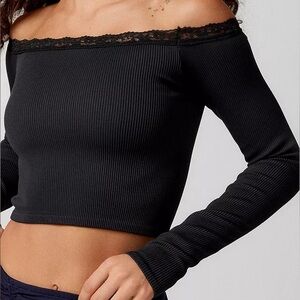 Out From Under Melani Seamless Lace-Trim Off-Shoulder Top – Black (XS/S)
